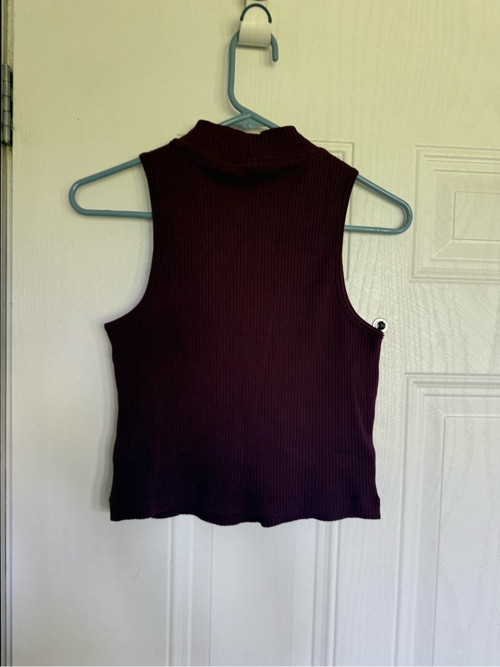 2 for $10 sale: Old navy burgundy wine ribbed mock neck cropped tank top - M - Picture 3 of 3